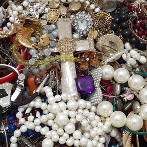 Mystery Jewelry Box ESTATE Vtg to NOW UNSORTED UNSEEDED UNTESTED UNSEARCHED